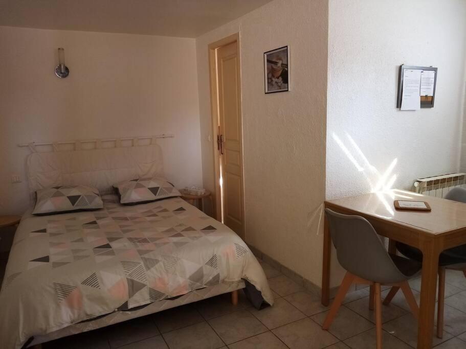 Studio Meuble Independant Tout Confort Classe 2** Aubenas Esterno foto